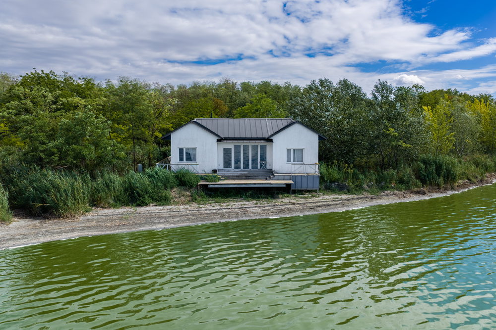 A shore cottage on Kerek-tó